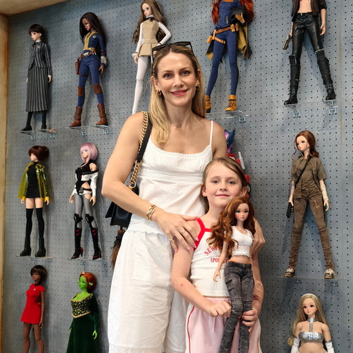 Customize the eye color and wig style for your Smart Doll at our <a href="/collections/events-updates/products/smart-doll-showroom">Tokyo Showroom</a>.